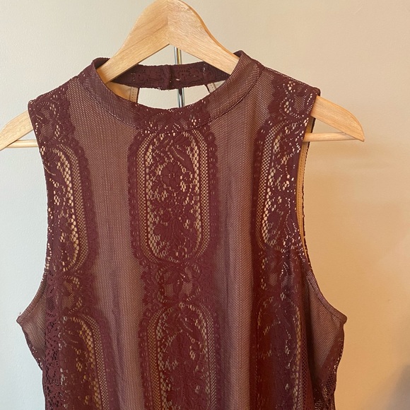Maroon Lace Dress (lined) - Picture 5 of 9